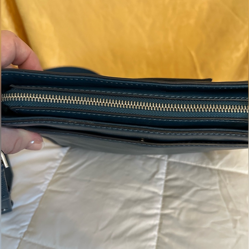 Michael Kors Smooth Leather Crossbody NWOT - Picture 15 of 15